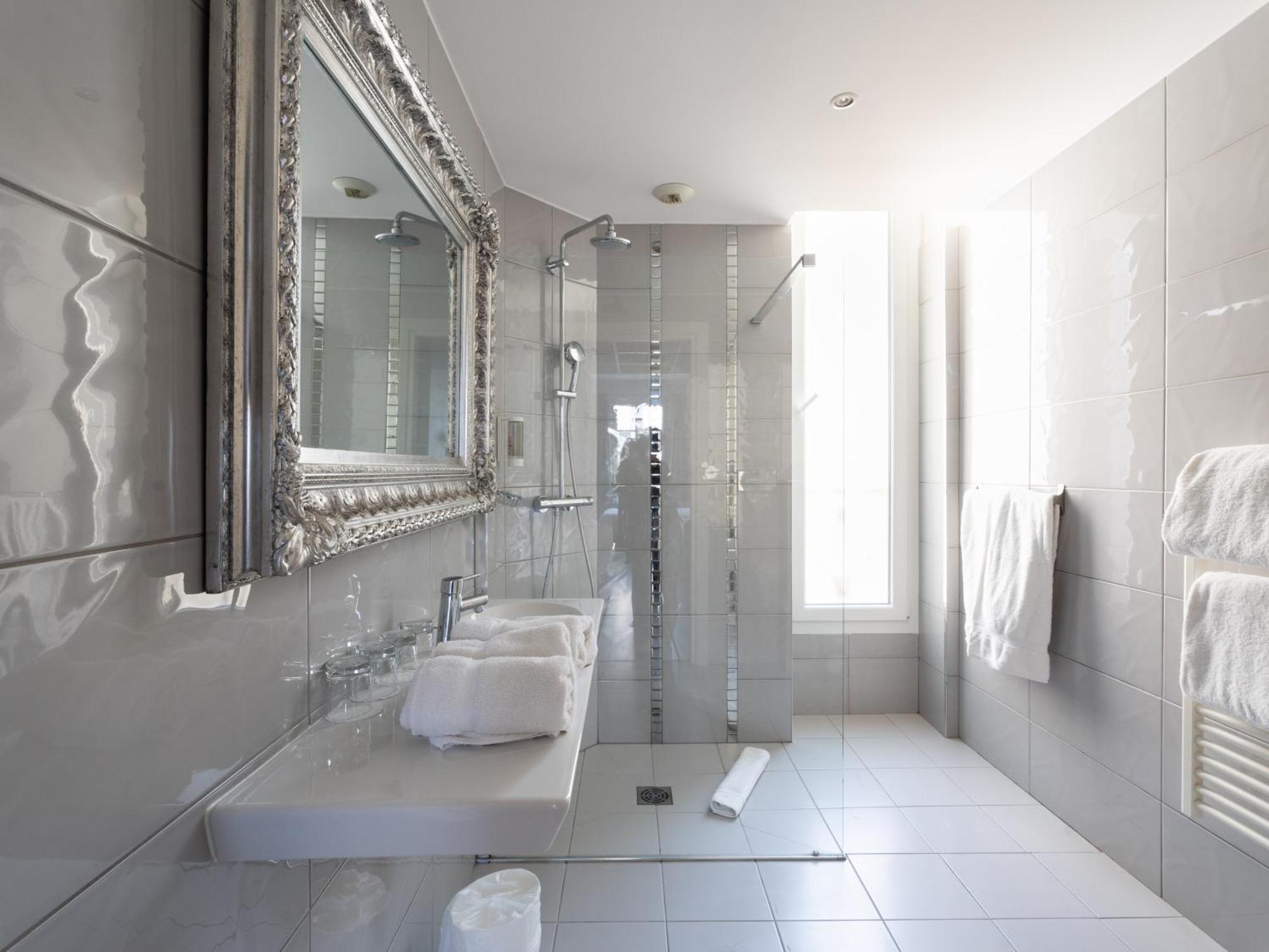La Victor Hugo Hotel 3*