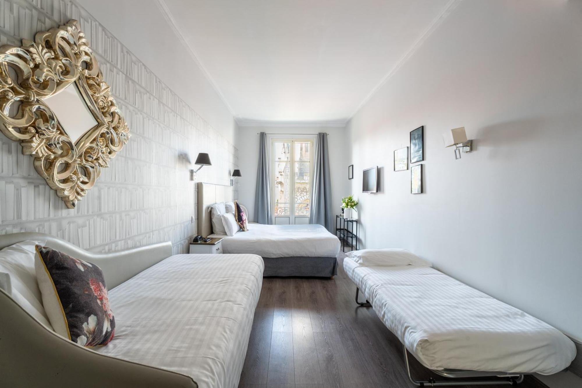 Hotel La Victor Hugo 3*