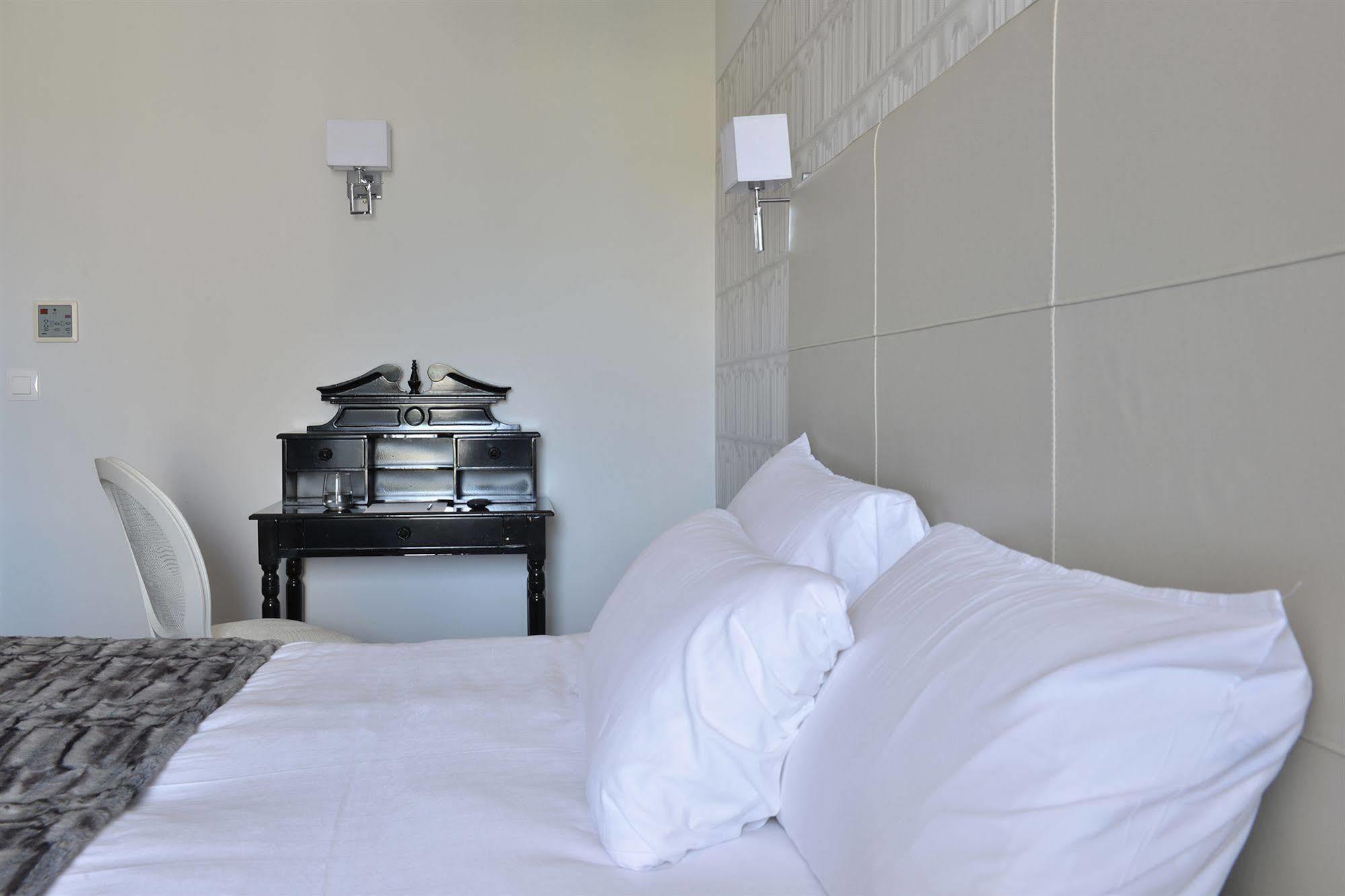 Hotel La Victor Hugo 3*